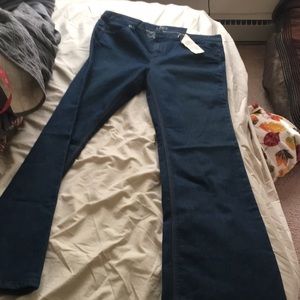 🐧🐤- Loft modern flare jeans